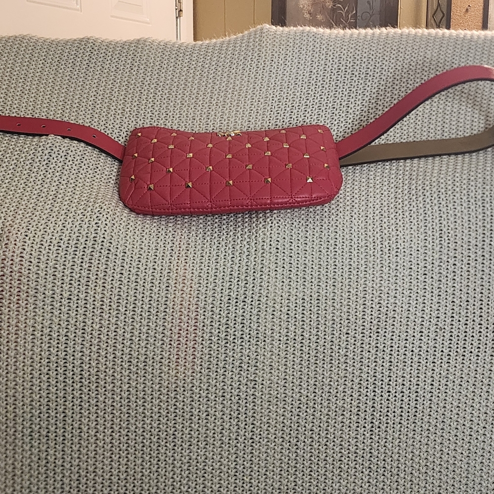 Michael Kors Pink Quilted/ Gold Studded Women's Waist Bag - Picture 4 of 4